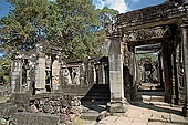 Banteay Kdei temple - the 'hall of dancers'.